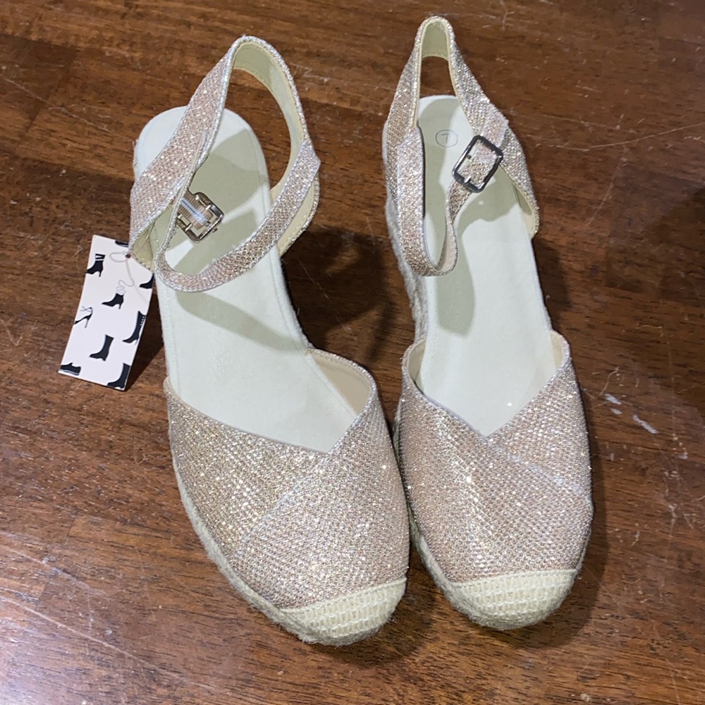NWT Women’s Glittered Wedges